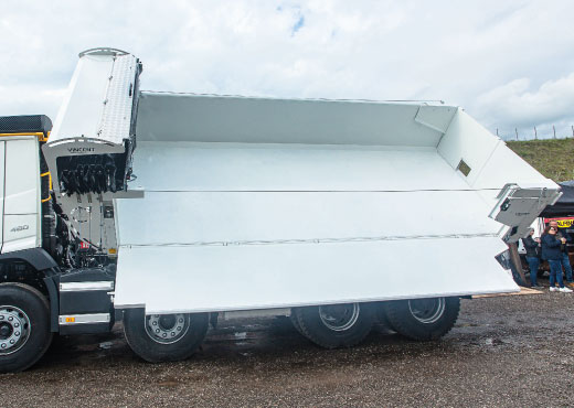 Camions avec diffrentes paisseurs de fond de benne